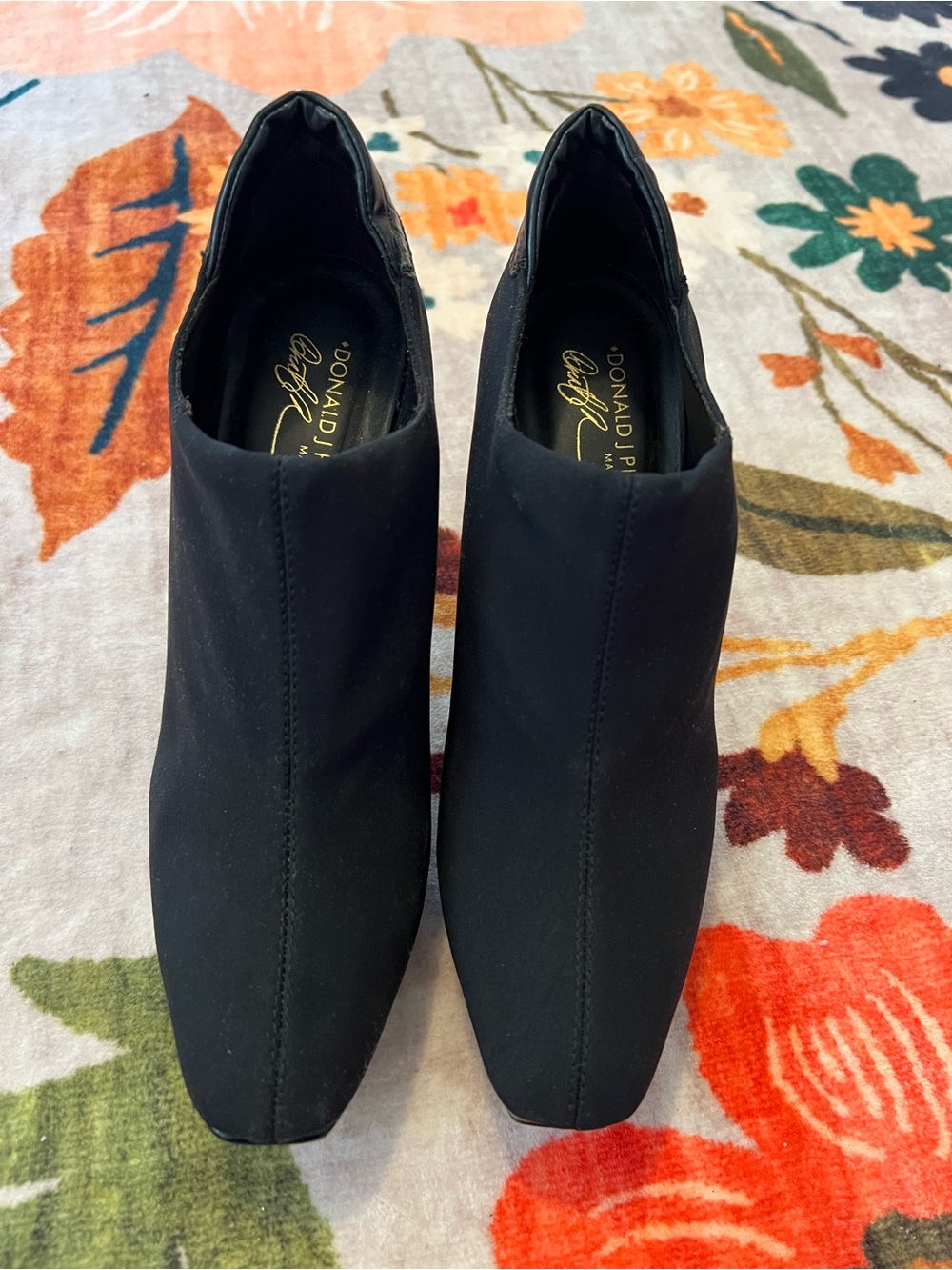 Like NEW Donald J. Pliner Black Women's Ankle Booties